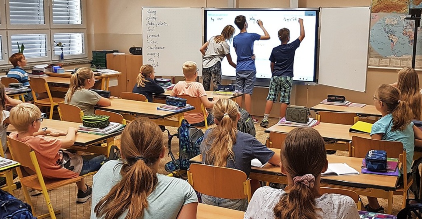 In der Trebbiner Schule gibt es nun acht interaktive Tafeln.   | Foto: Ina Schulze