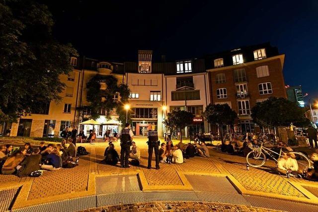 Eine Samstagnacht auf dem Lederleplatz in Freiburg