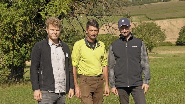 Dieter Sutter und sein Sohn Lukas (zwe...gefrderten Pflegevertrag vermittelt.   | Foto: Regine Ounas-Krusel