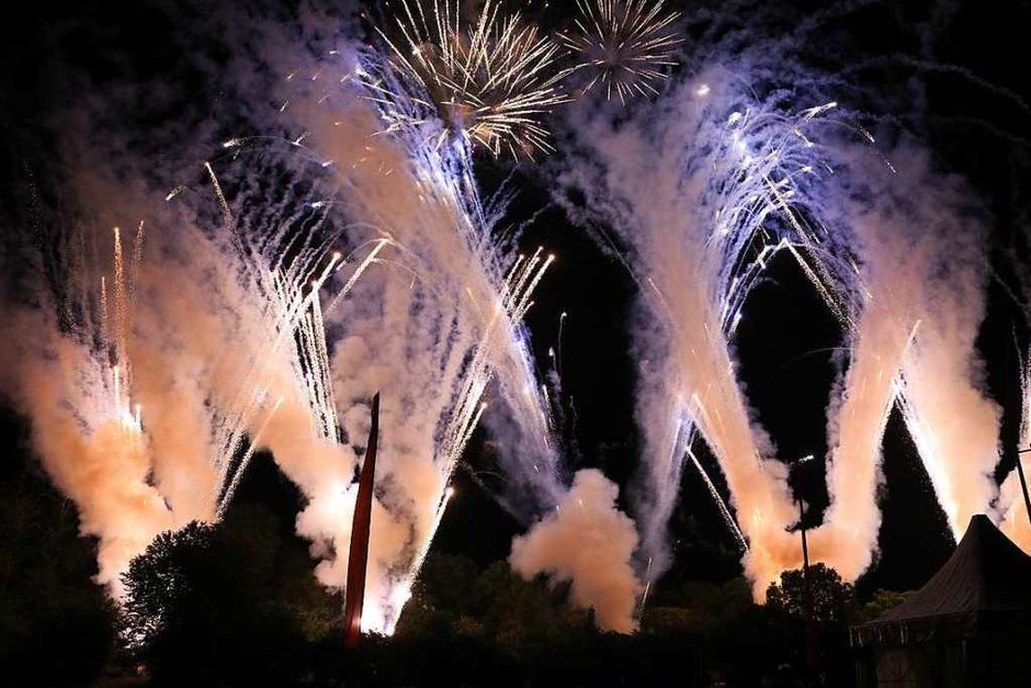 Bunte und fröhliche Abende mit Knalleffekt gab es für die Besucher des Festivals "Flammende Sterne". (Foto: OLIVER WELTI) Bunte und fröhliche Abende mit Knalleffekt gab es für die Besucher des Festivals "Flammende Sterne". (Foto: OLIVER WELTI)