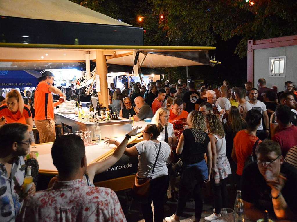 Zum 52. Mal geht es beim Trottoirfest in Rheinfelden rund. Vereine und Organisationen erweisen sich als versierte Gastgeber in den dekorierten Buden, Live-Musik auf zwei Bhnen macht Lust zum Tanzen und auch die Kinder haben ein Programm.