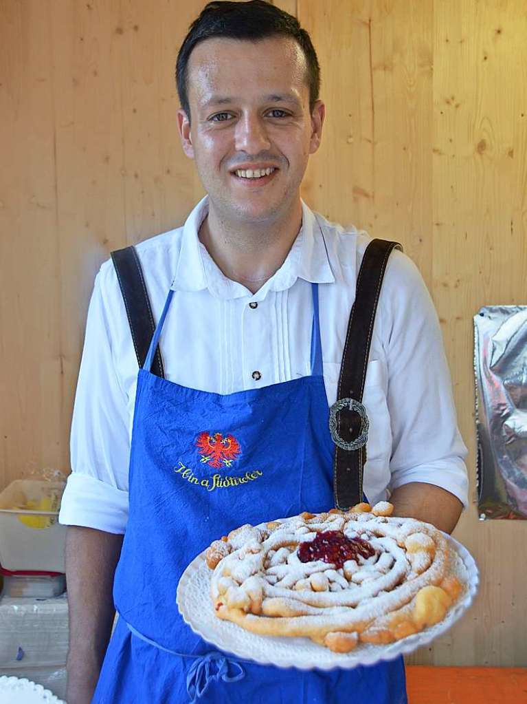 Zum 52. Mal geht es beim Trottoirfest in Rheinfelden rund. Vereine und Organisationen erweisen sich als versierte Gastgeber in den dekorierten Buden, Live-Musik auf zwei Bhnen macht Lust zum Tanzen und auch die Kinder haben ein Programm.