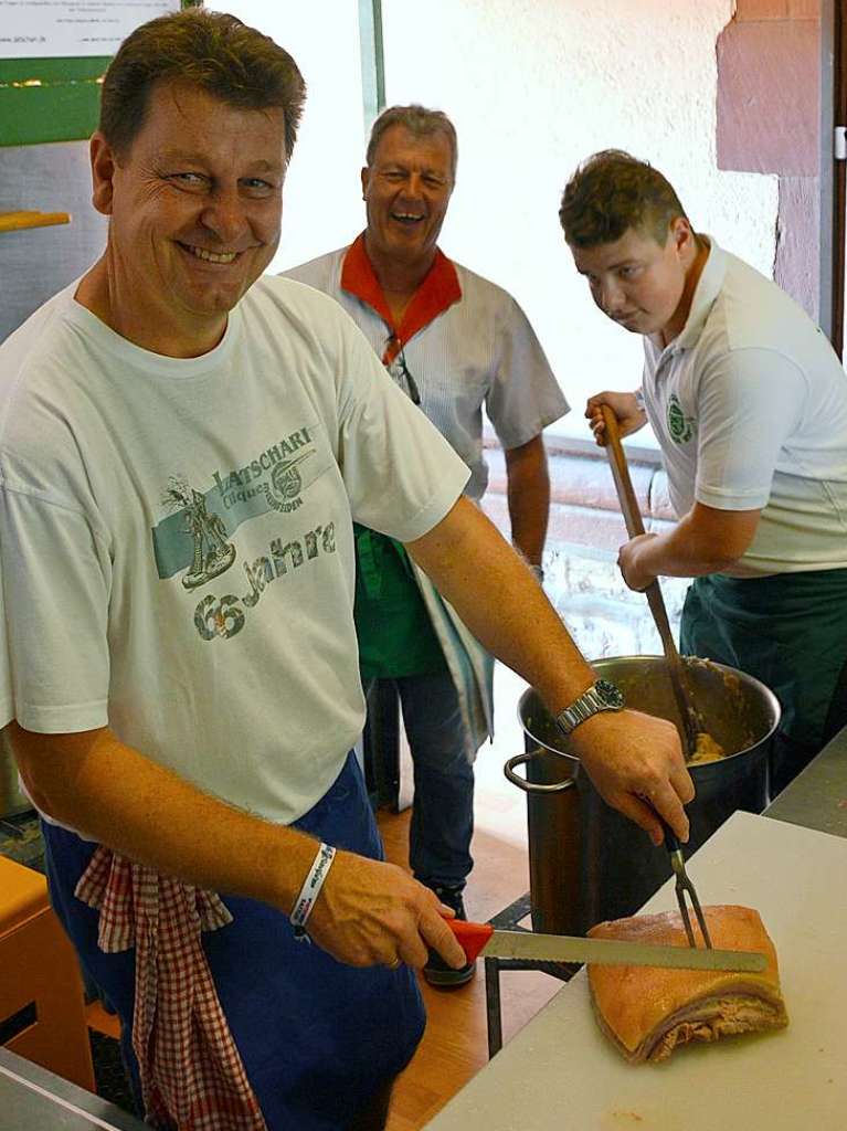 Zum 52. Mal geht es beim Trottoirfest in Rheinfelden rund. Vereine und Organisationen erweisen sich als versierte Gastgeber in den dekorierten Buden, Live-Musik auf zwei Bhnen macht Lust zum Tanzen und auch die Kinder haben ein Programm.