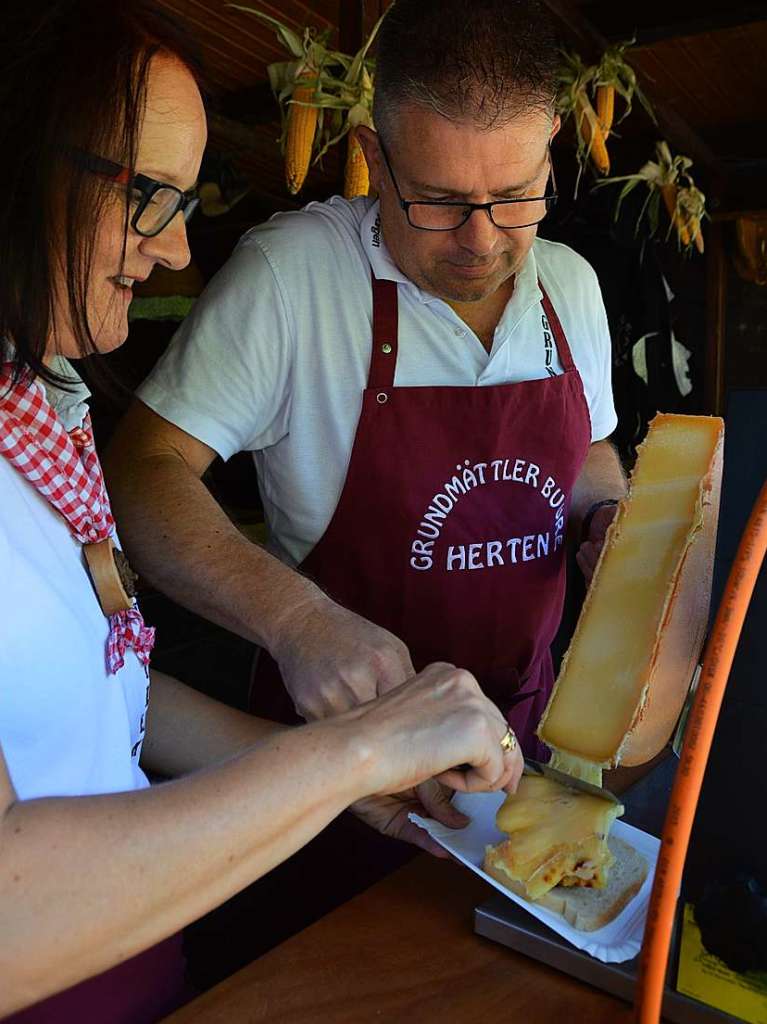 Zum 52. Mal geht es beim Trottoirfest in Rheinfelden rund. Vereine und Organisationen erweisen sich als versierte Gastgeber in den dekorierten Buden, Live-Musik auf zwei Bhnen macht Lust zum Tanzen und auch die Kinder haben ein Programm.