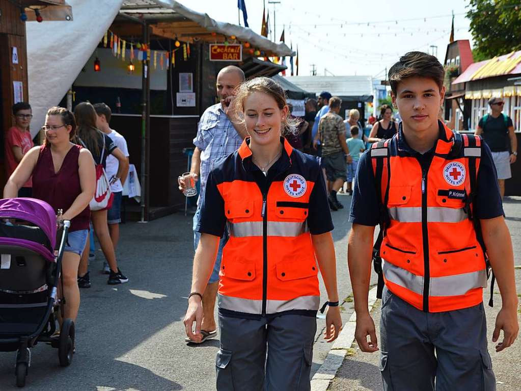 Zum 52. Mal geht es beim Trottoirfest in Rheinfelden rund. Vereine und Organisationen erweisen sich als versierte Gastgeber in den dekorierten Buden, Live-Musik auf zwei Bhnen macht Lust zum Tanzen und auch die Kinder haben ein Programm.