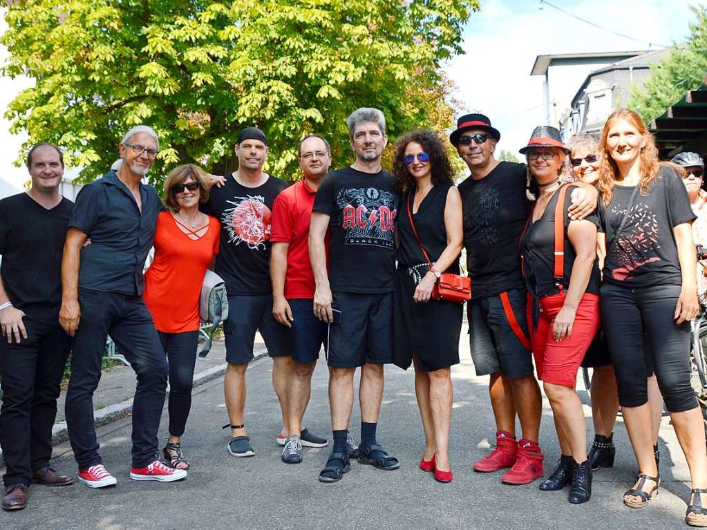 Zum 52. Mal geht es beim Trottoirfest in Rheinfelden rund. Vereine und Organisationen erweisen sich als versierte Gastgeber in den dekorierten Buden, Live-Musik auf zwei Bhnen macht Lust zum Tanzen und auch die Kinder haben ein Programm.