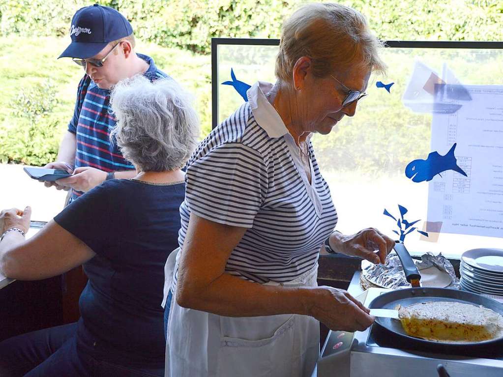 Zum 52. Mal geht es beim Trottoirfest in Rheinfelden rund. Vereine und Organisationen erweisen sich als versierte Gastgeber in den dekorierten Buden, Live-Musik auf zwei Bhnen macht Lust zum Tanzen und auch die Kinder haben ein Programm.