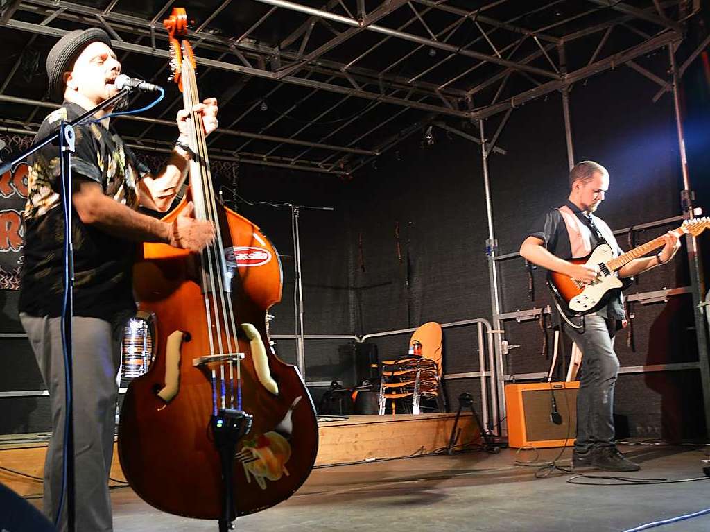 Zum 52. Mal geht es beim Trottoirfest in Rheinfelden rund. Vereine und Organisationen erweisen sich als versierte Gastgeber in den dekorierten Buden, Live-Musik auf zwei Bhnen macht Lust zum Tanzen und auch die Kinder haben ein Programm.