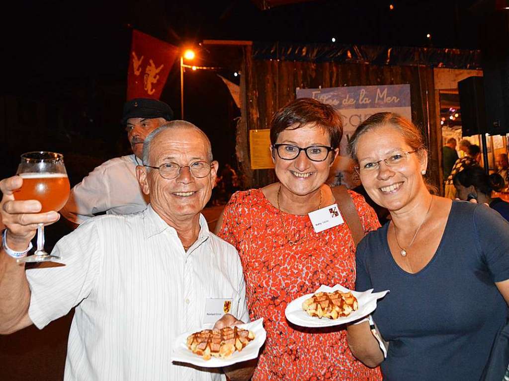 Zum 52. Mal geht es beim Trottoirfest in Rheinfelden rund. Vereine und Organisationen erweisen sich als versierte Gastgeber in den dekorierten Buden, Live-Musik auf zwei Bhnen macht Lust zum Tanzen und auch die Kinder haben ein Programm.