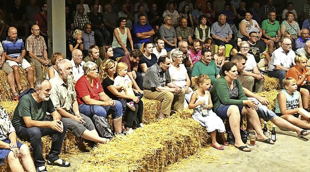 Aus Strohballen werden Kinositze: Beim...Landwirtsfamilie Wurth aus Altenheim.   | Foto: Wolfgang Knstle