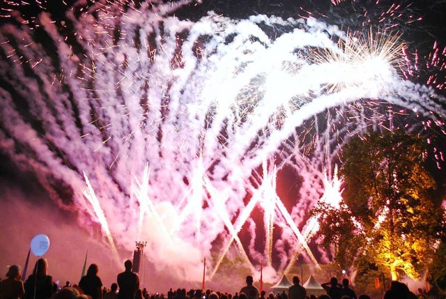 Das Feuerwerk der griechischen Pyrotec...nos Fireworks&#8220;  am Freitagabend.  | Foto: Thomas Loisl Mink