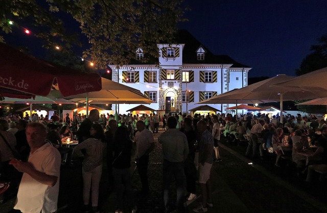 Bei den Schliengener Weintagen wurde unter anderem im Schlosspark gefeiert.   | Foto: Dorothee Philipp