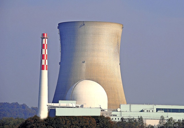 Da fehlt doch was: das Atomkraftwerk L...whrend der Revision ohne Dampfwolke.   | Foto:  Schlichter