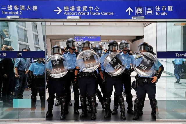 Welche Rolle spielte die Polizeigewalt bei den Protesten?  | Foto: Kin Cheung (dpa)