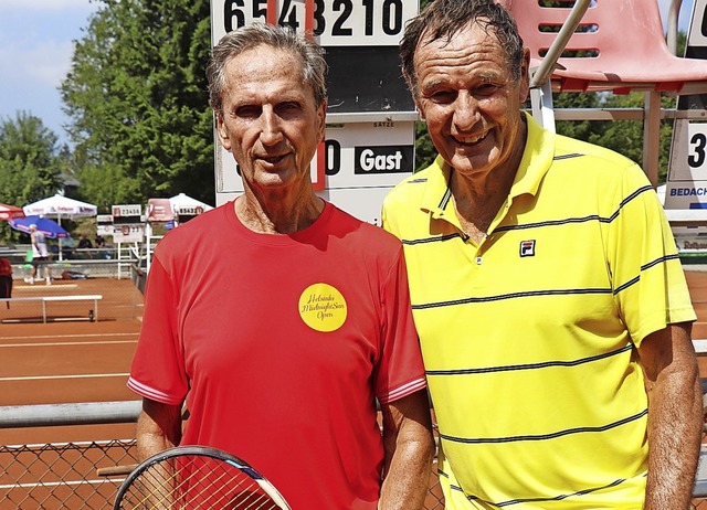 Bernd Ganther (links) und Wolfram Schm.... Ganther siegte glatt in zwei Stzen.  | Foto: Dieter Maurer