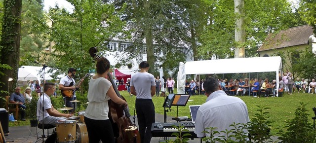 Locker im Schlosspark gegroovt: Philip...Jazzer sorgten fr den richtigen Sound  | Foto: Anne Freyer
