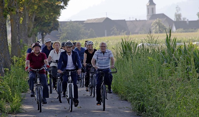 Entlang der L129 fhrt der neue Radweg, der bereits rege genutzt wird.   | Foto: Volker Mnch