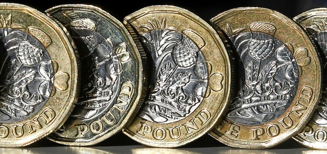 Das britische Pfund hat angesichts  de... des Brexit weiter an Wert verloren.    | Foto: DANIEL SORABJI (AFP)