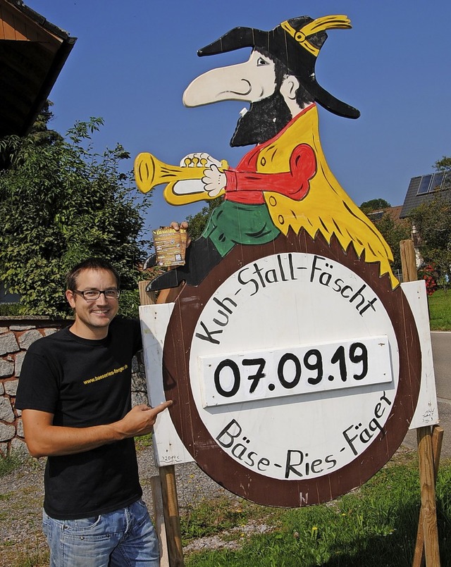 Die  Guggenmusik   &#8222;D&#8217;Harp...er   zum elften  Kuhstall-Fscht ein.   | Foto: Hans-Walter Mark