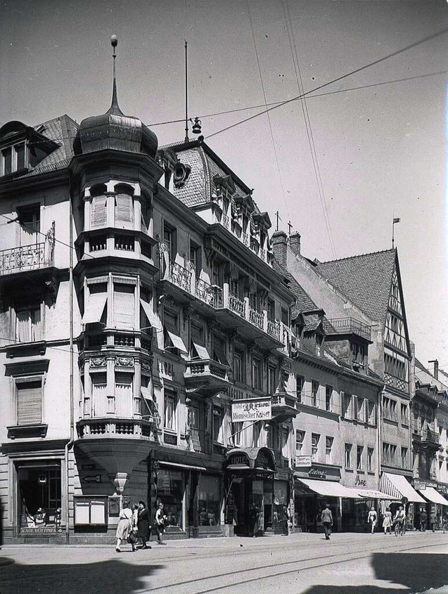 Das Hotel &#8222;Zum Rmischen Kaiser&...trae) und Lwenstrae im Sommer 1944.  | Foto: Ruth Gro-Albenhausen (Augustinermuseum)
