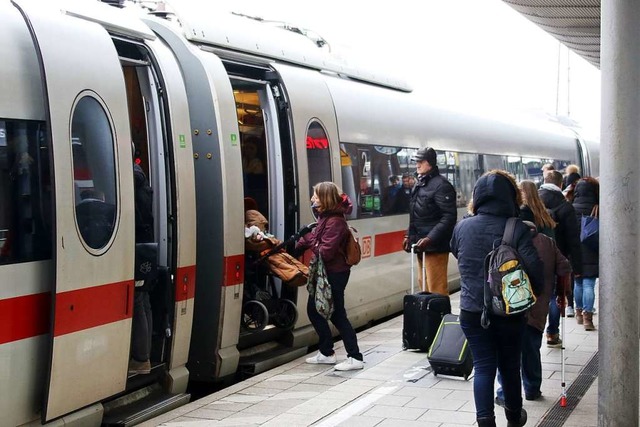 Am Wochenende kommen viele Reisende na...lten allerdings nicht am Hauptbahnhof.  | Foto: Joachim Hahne