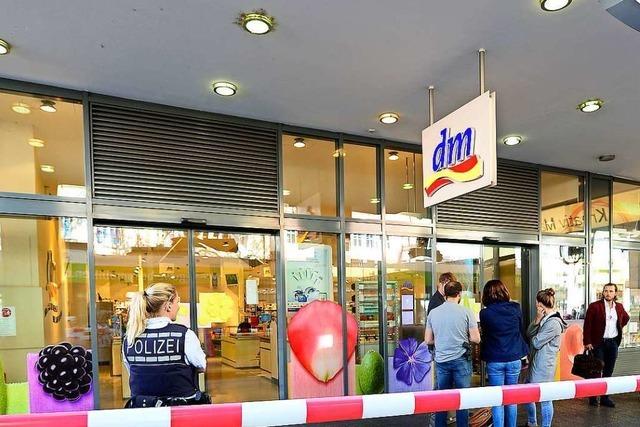 Untergescho des Freiburger DM-Markts bleibt nach Verpuffung geschlossen – Ursache weiter unklar