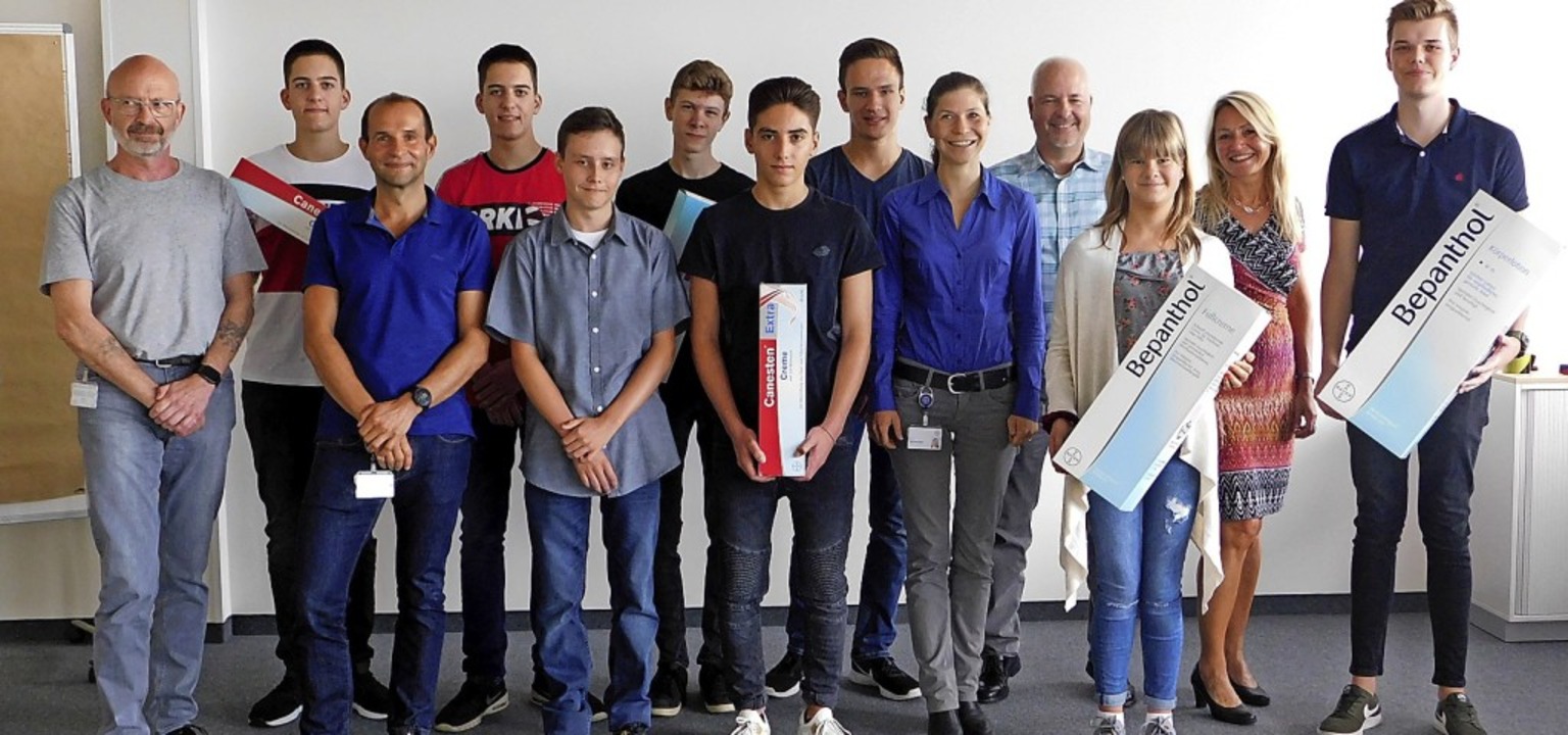 Zehn neue Auszubildende starten bei Bayer in ihre berufliche Zukunft.   | Foto: Bayer Grenzach-Wyhlen
