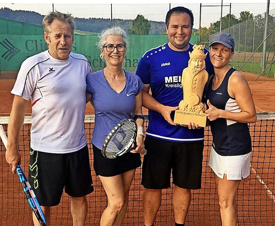 Das freundschaftliche Grenzlandturnier...inger sicherten sich den Wanderpokal.   | Foto:  Tennisclub Blau-Wei Sthlingen