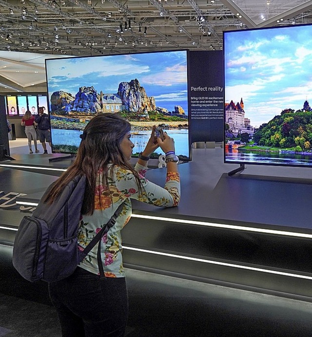 Fernseher sollen knftig  zur Steuerzentrale im Smart Home werden.  | Foto: Jrg Carstensen (dpa)
