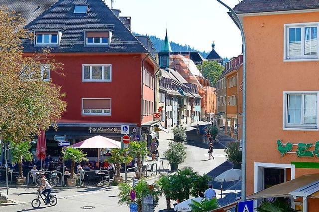 Blick auf den Eingang zur Herrenstrae...artier ist reich an Gastro-Angeboten.   | Foto: Ingo Schneider