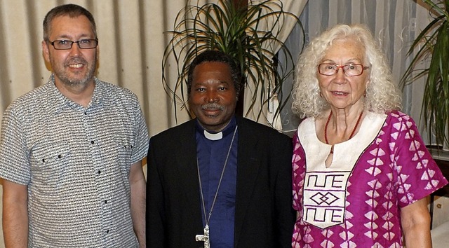 Ralf Jger mit Eugne  Houndekon und Eleonore Dietz nach der Spendenbergabe  | Foto: Rudi Rest