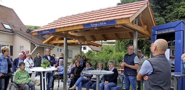 In Istein gibt es bereits Mitfahrbnkl...in Foto von deren Einweihung im Juni.   | Foto: Reinhard Cremer