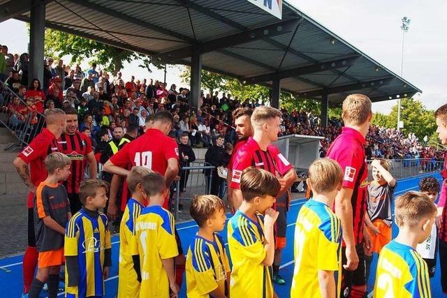 1800 Zuschauer sehen einen Sieg des SC Freiburg in Rheinfelden