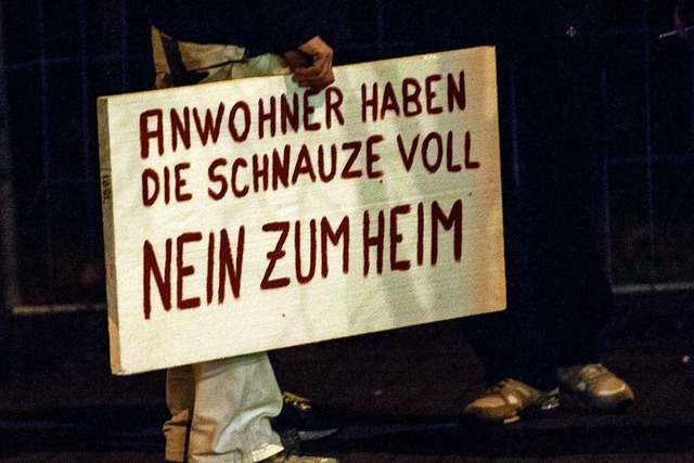 Protest gegen ein Asylbewerbeheim in Berlin  | Foto: Paul Zinken