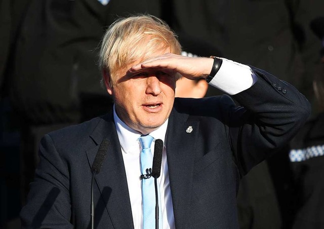 Hat er noch den berblick? Premierminister Boris Johnson am Donnerstag  | Foto: Danny Lawson (dpa)