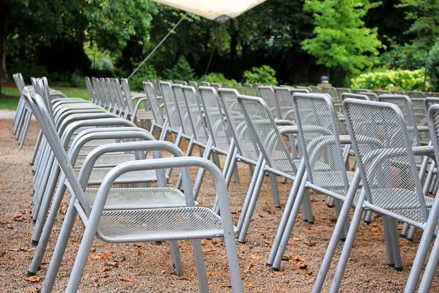 Sthle dieser Art waren im Schlosspark das Ziel von Sachbeschdigungen.  | Foto: Vanessa Dai