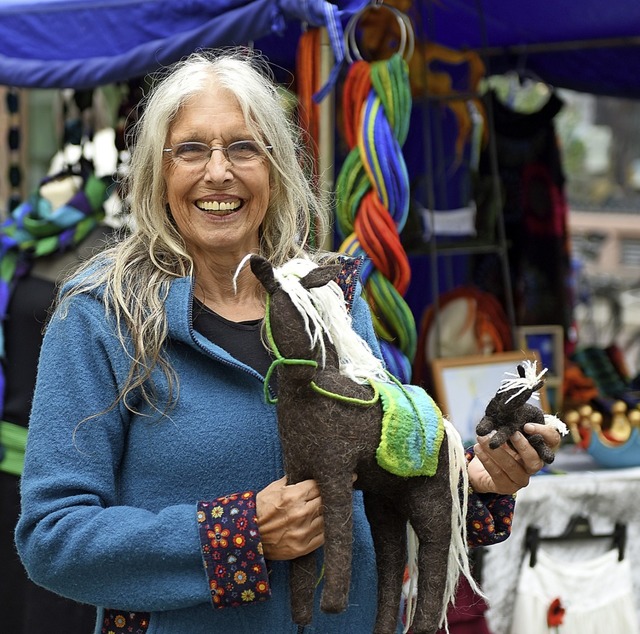 Sabine Graf hat auch Pferde aus Filz im Angebot.   | Foto: Rita Eggstein