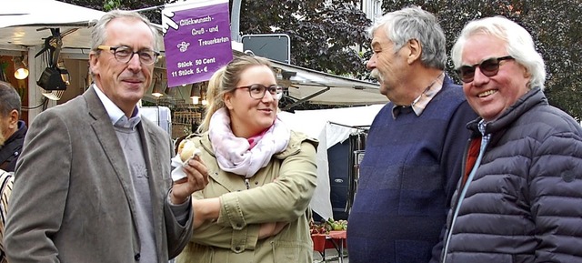 In vertrauter Runde schlenderten der E... Wldele (von links), ber den Markt.   | Foto: Herbert Frey