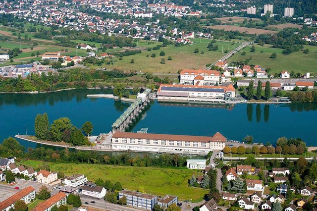 Doppelkraftwerk: Bei Grenzach-Wyhlen (...ie Schweiz die Wasserkraft des Rheins.  | Foto: Pressefoto Energiedienst
