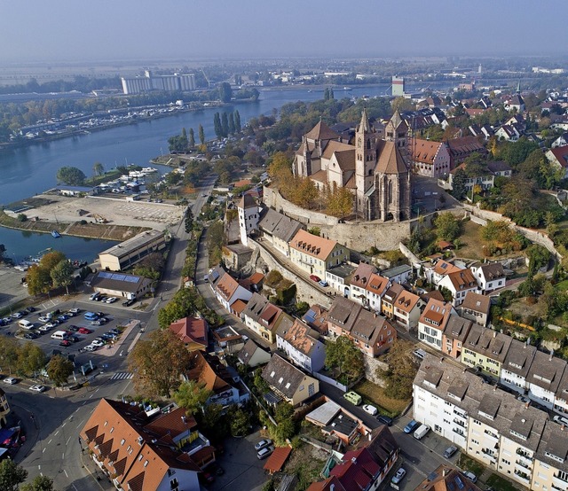 Um den Breisacher Mnsterberg herum sp...oden aus 1650 Jahren Stadtgeschichte.   | Foto: Matthias Weniger