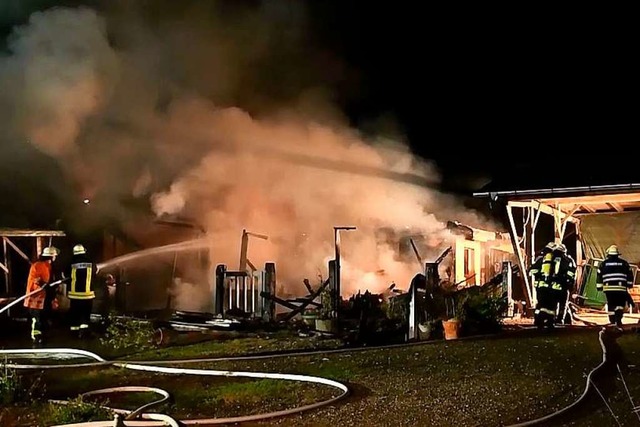 Feuerwehrleute im Einsatz  | Foto: Wolfgang Knstle