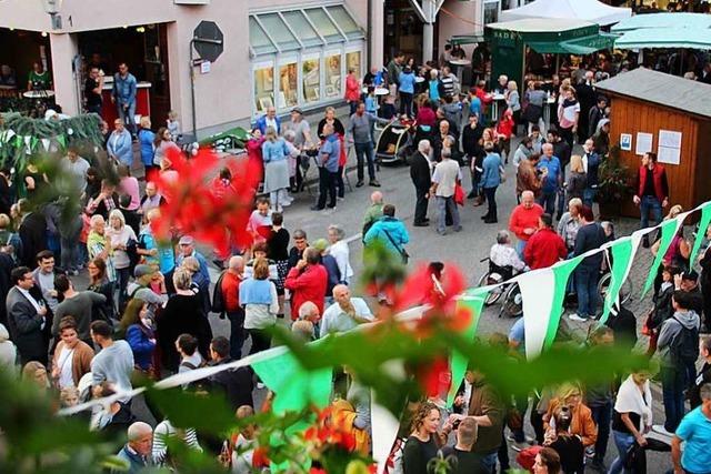 Fotos: Feucht-frhlich war es bei den Weinfesten in Merdingen und Eichstetten