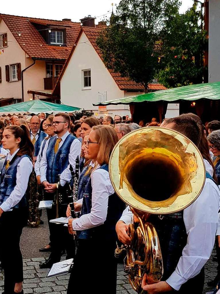 Bei feinem Wein, wechselhaften Wetter und guter Musik feierten die Besucher der Weinfeste in Merdingen und Eichstetten an mehreren Tagen.