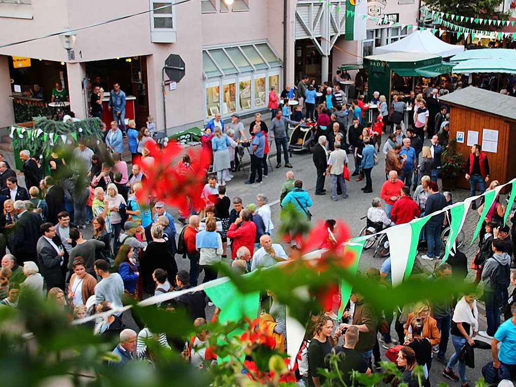 Bei feinem Wein, wechselhaften Wetter und guter Musik feierten die Besucher der Weinfeste in Merdingen und Eichstetten an mehreren Tagen.