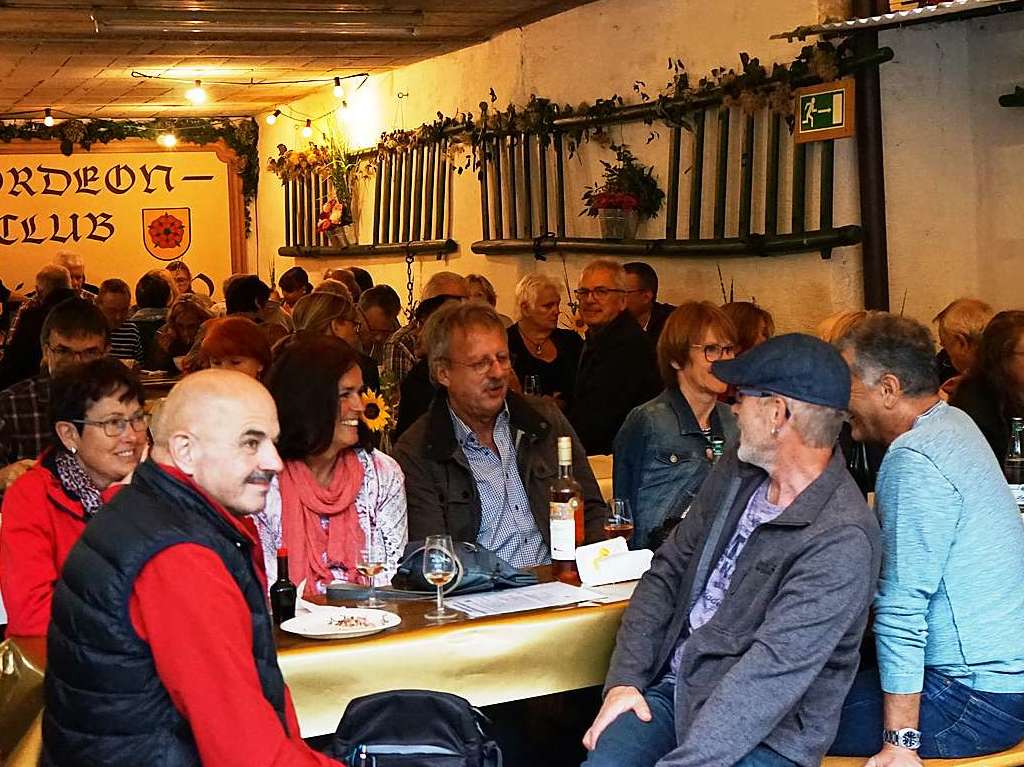 Bei feinem Wein, wechselhaften Wetter und guter Musik feierten die Besucher der Weinfeste in Merdingen und Eichstetten an mehreren Tagen.