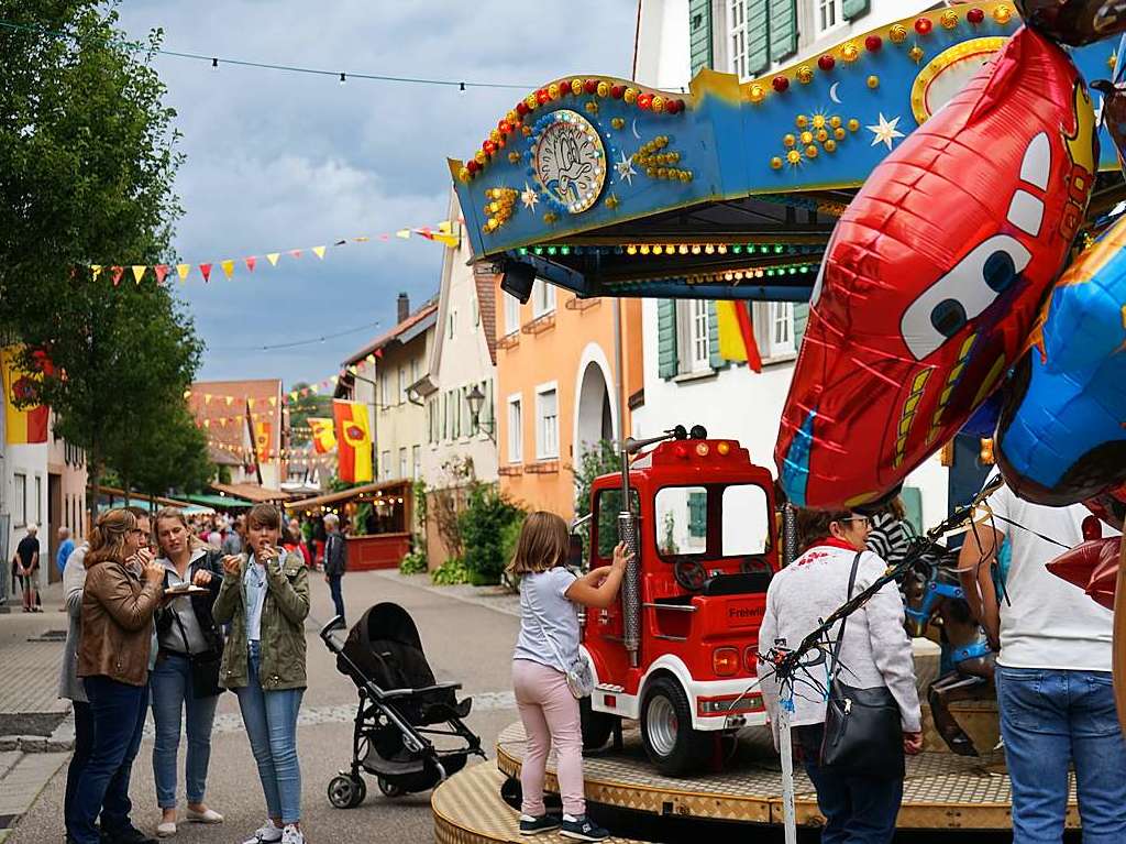 Bei feinem Wein, wechselhaften Wetter und guter Musik feierten die Besucher der Weinfeste in Merdingen und Eichstetten an mehreren Tagen.