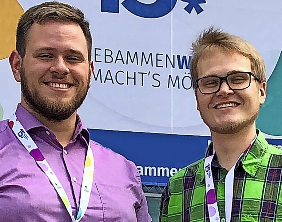 Mnnlicher Hebammennachwuchs: Konstantin Wroblewski (links) und Tobias Richter.  | Foto: Annette Wagner