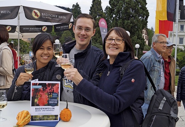 Prost! Winzersekte und badischen Wein gab&#8217;s.   | Foto: Silke Hartenstein