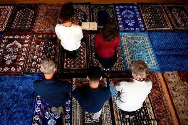 Imamin gibt in Pariser Moschee den Ton an