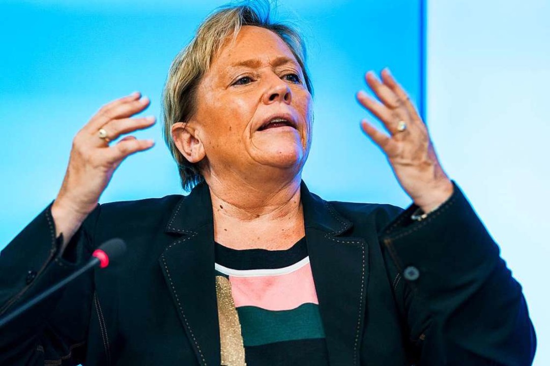 Kultusministerin Susanne Eisenmann will neue Ella-Pläne  bald vorstellen.  | Foto: Thomas Niedermüller (dpa)